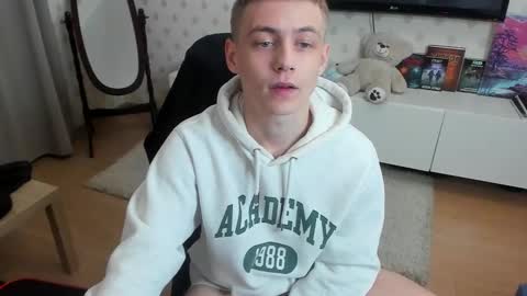 Snapshot of ermak_reborn chatting on 10/25/25, 07:19 Max online show from 10/25/25, 07:19