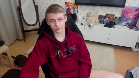 Snapshot of ermak_reborn chatting on 11/22/25, 12:20 Max online show from 11/22/25, 12:20