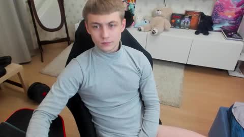 Snapshot of ermak_reborn chatting on 11/23/25, 11:04 Max online show from 11/23/25, 11:04