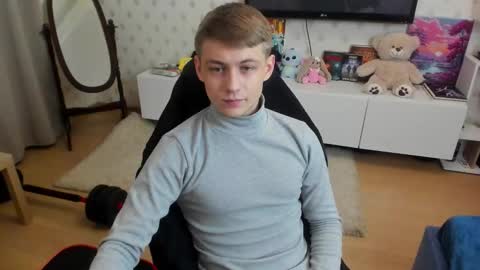 Snapshot of ermak_reborn chatting on 12/17/25, 04:18 Max online show from 12/17/25, 04:18