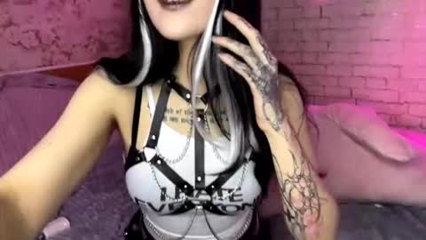 Snapshot of ernestinezalesky chatting on 02/18/26, 11:06 Nina online show from 02/18/26, 11:06