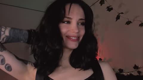 Snapshot of erohaze chatting on 10/31/25, 05:47 erohaze online show from 10/31/25, 05:47