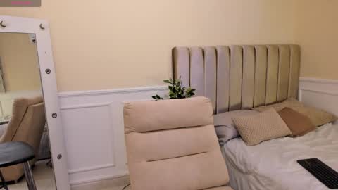 eros_becker_ online show from 04/08/26, 02:33