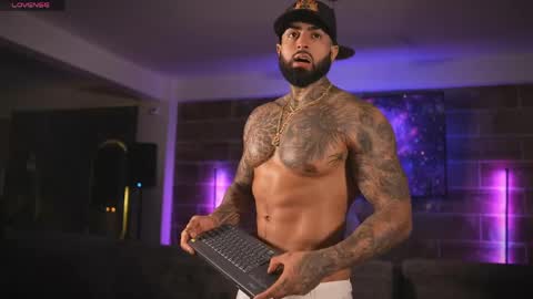 Snapshot of eros_dark_ chatting on 04/01/26, 03:51 EROS DARK online show from 04/01/26, 03:51