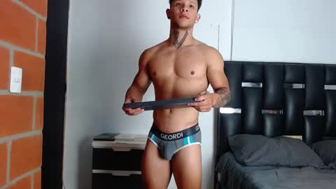 Snapshot of erosscott chatting on 09/10/25, 01:55 Eros online show from 09/10/25, 01:55