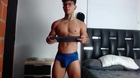 Snapshot of erosscott chatting on 10/31/25, 03:13 Eros online show from 10/31/25, 03:13