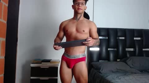 Snapshot of erosscott chatting on 12/17/25, 11:00 Eros online show from 12/17/25, 11:00