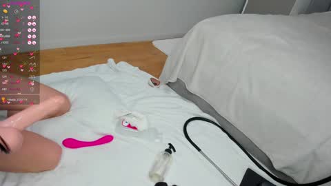 Snapshot of erotic__blondie chatting on 01/01/25, 12:00 3 PVT open online show from 01/01/25, 12:00