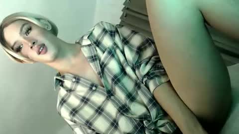 Snapshot of erotic_empress18 chatting on 06/05/26, 08:03 erotic_empress18 online show from 06/05/26, 08:03