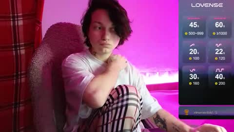 Snapshot of esajukyy chatting on 12/16/25, 03:17 esajukyy online show from 12/16/25, 03:17