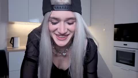 EshleGreen online show from 12/04/25, 03:54