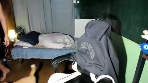 Snapshot of esilchan chatting on 10/01/25, 02:39 Chelliane online show from 10/01/25, 02:39