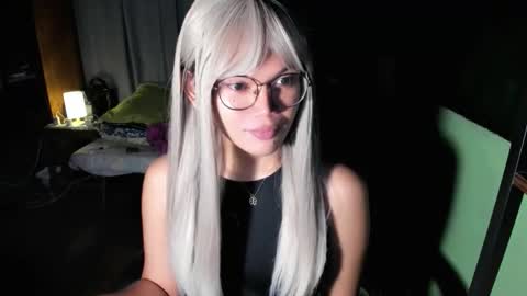 Snapshot of esilchan chatting on 10/22/25, 02:23 Chelliane online show from 10/22/25, 02:23