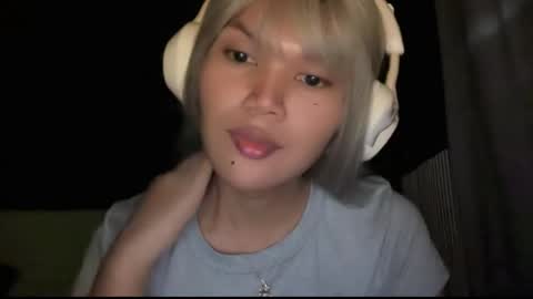 Snapshot of esilchan chatting on 11/19/25, 03:06 Chelliane online show from 11/19/25, 03:06