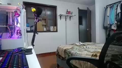 Esteban online show from 12/31/24, 02:29