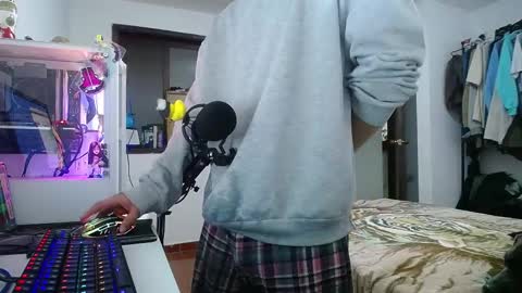 Esteban online show from 01/04/25, 07:24