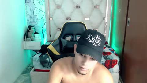 eskayler_ online show from 09/17/25, 06:53