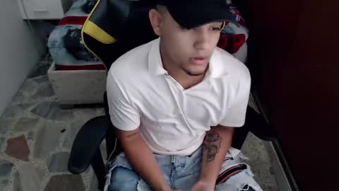 eskayler_ online show from 09/19/25, 06:52