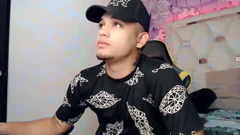 eskayler_ online show from 09/23/25, 07:28