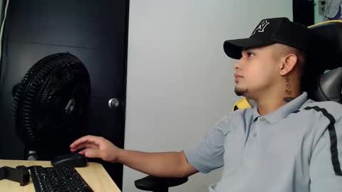 eskayler_ online show from 09/24/25, 07:17