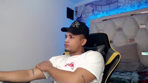 eskayler_ online show from 09/25/25, 10:24