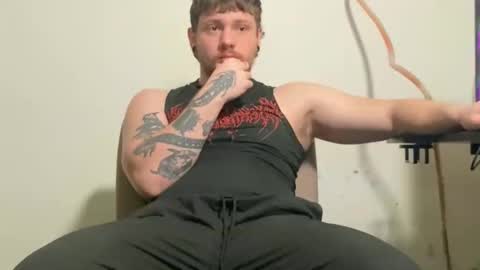 Snapshot of eskol212 chatting on 11/13/25, 05:45 eskol212 online show from 11/13/25, 05:45