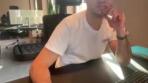 Snapshot of eskp chatting on 03/10/25, 08:04 eskp online show from 03/10/25, 08:04