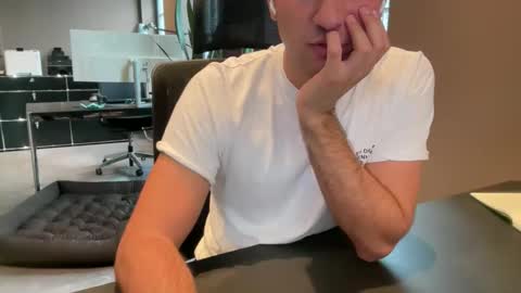 Snapshot of eskp chatting on 10/07/25, 01:52 eskp online show from 10/07/25, 01:52