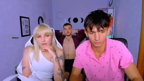 Snapshot of esma_shine chatting on 09/14/25, 03:05 esma_shine online show from 09/14/25, 03:05