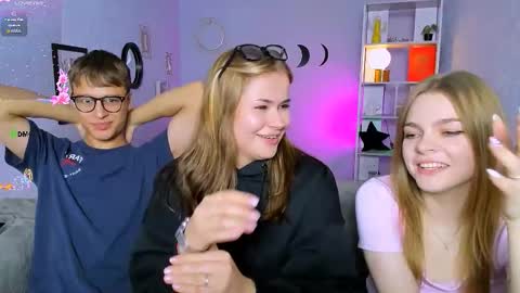 Snapshot of esma_shine chatting on 09/19/25, 07:58 esma_shine online show from 09/19/25, 07:58