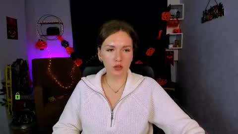 Snapshot of esma_shine chatting on 10/23/25, 07:40 esma_shine online show from 10/23/25, 07:40