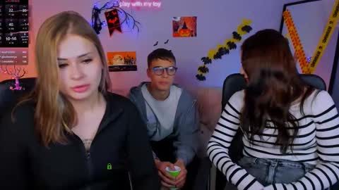 Snapshot of esma_shine chatting on 10/26/25, 08:15 esma_shine online show from 10/26/25, 08:15