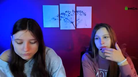 Snapshot of esme_moore_ chatting on 10/17/25, 08:28 esme_moore_ online show from 10/17/25, 08:28