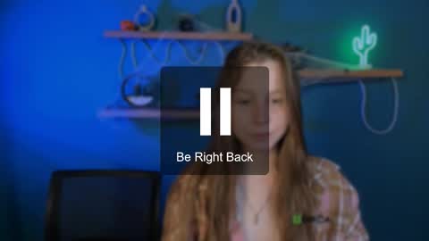 Snapshot of esme_moore_ chatting on 10/29/25, 09:55 esme_moore_ online show from 10/29/25, 09:55