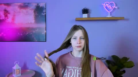 Snapshot of esme_moore_ chatting on 11/06/25, 09:43 esme_moore_ online show from 11/06/25, 09:43