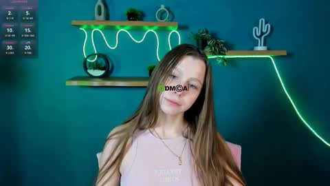 Snapshot of esme_moore_ chatting on 11/23/25, 09:42 esme_moore_ online show from 11/23/25, 09:42