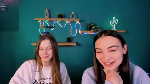 Snapshot of esme_moore_ chatting on 11/27/25, 09:22 esme_moore_ online show from 11/27/25, 09:22