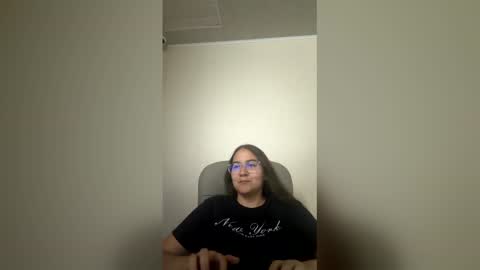 Esme online show from 04/16/26, 12:22