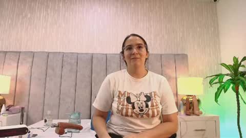 Esme online show from 04/18/26, 01:20