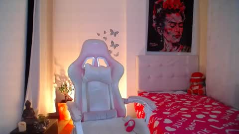 Snapshot of esmeralda098 chatting on 01/06/25, 10:26 Esmeralda online show from 01/06/25, 10:26