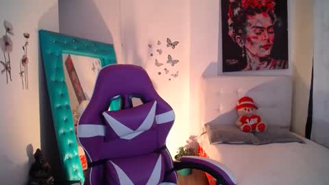 Snapshot of esmeralda098 chatting on 09/17/25, 08:21 Esmeralda online show from 09/17/25, 08:21