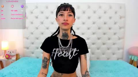 esmeralda  online show from 11/24/25, 04:07