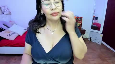 esme online show from 06/24/26, 08:41