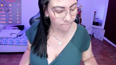 esme online show from 07/25/26, 08:50