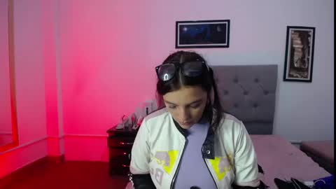 Perla online show from 11/15/25, 06:22