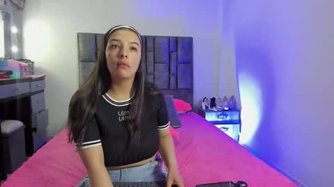 Perla online show from 12/22/25, 04:31