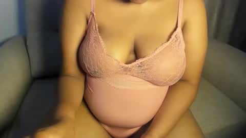 Esme online show from 09/25/25, 10:13