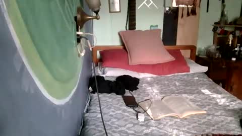 Snapshot of especuloshumeantes chatting on 12/20/25, 09:33 Gea y Uranus online show from 12/20/25, 09:33