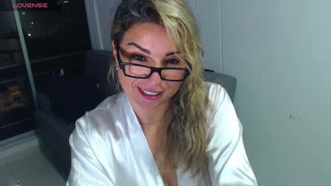 Snapshot of esperanza86_ chatting on 12/25/24, 01:53 Juliana online show from 12/25/24, 01:53
