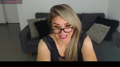 Snapshot of esperanza86_ chatting on 01/25/25, 11:54 Juliana online show from 01/25/25, 11:54